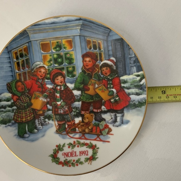 Vintage Collectible Christmas plate - Picture 2 of 4